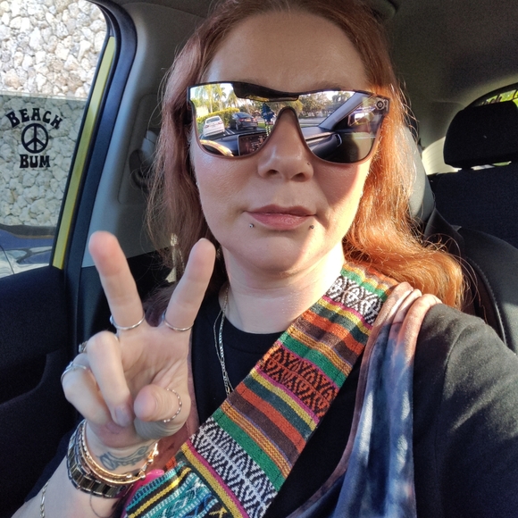 Meet your Posher, Kas - Picture 1 of 1